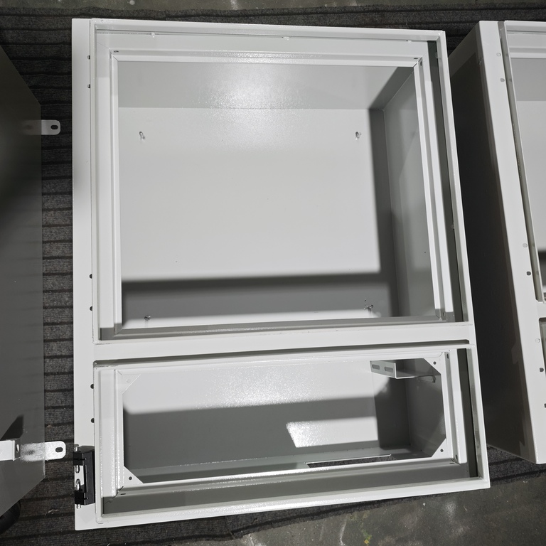 Распределительная коробка загрузочного штабеля Ouyue Electric из нержавеющей стали отправлена ​​в Саудовскую Аравию: двухслойная разделенная конструкция, пригодная для высоких температур на открытом воздухе.
